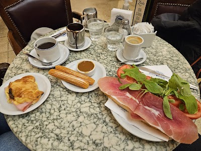 Café Tortoni atmosphere