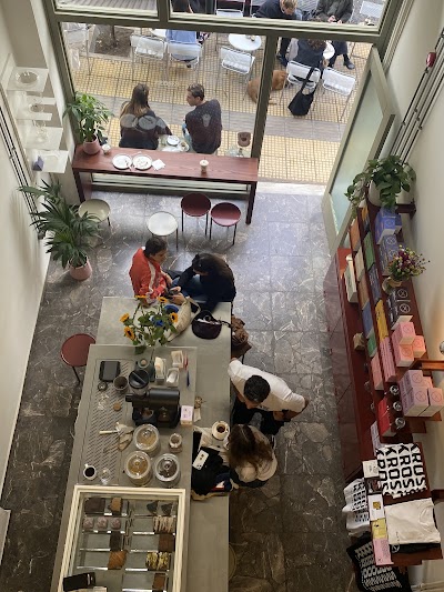 Kross Coffee Roasters Pagkrati atmosphere