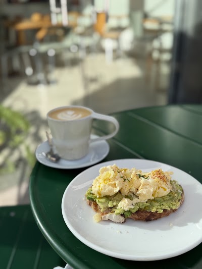 Plein Cafe & Deli atmosphere