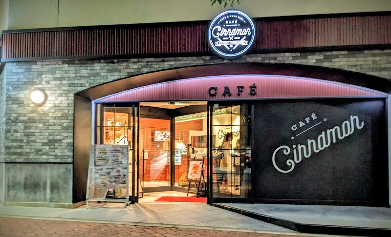 CAFÉ CINNAMON atmosphere