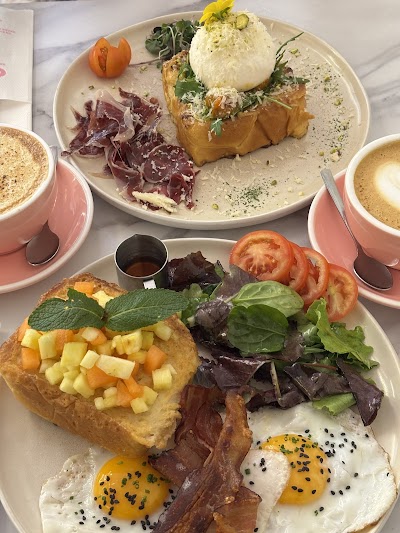 Norah Coffee & Brunch atmosphere