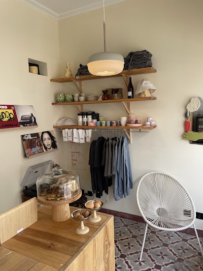 Anemia Specialty Coffee & Retail atmosphere