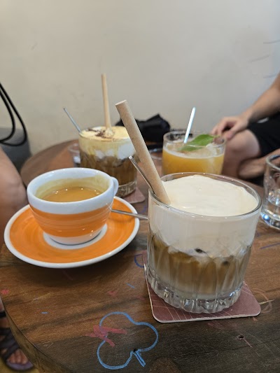 80plus Coffee Roastery Nguyễn Thái Học atmosphere