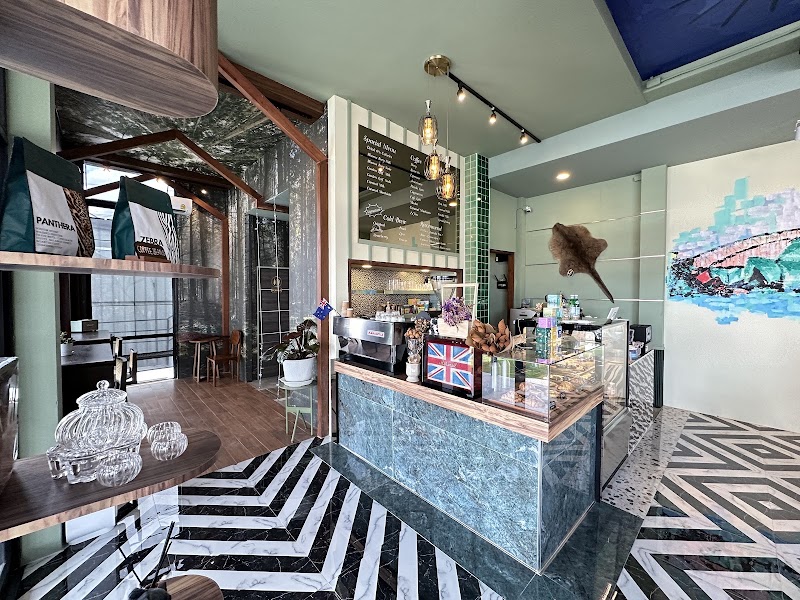 TWELVE OZ Café Chiang Mai atmosphere