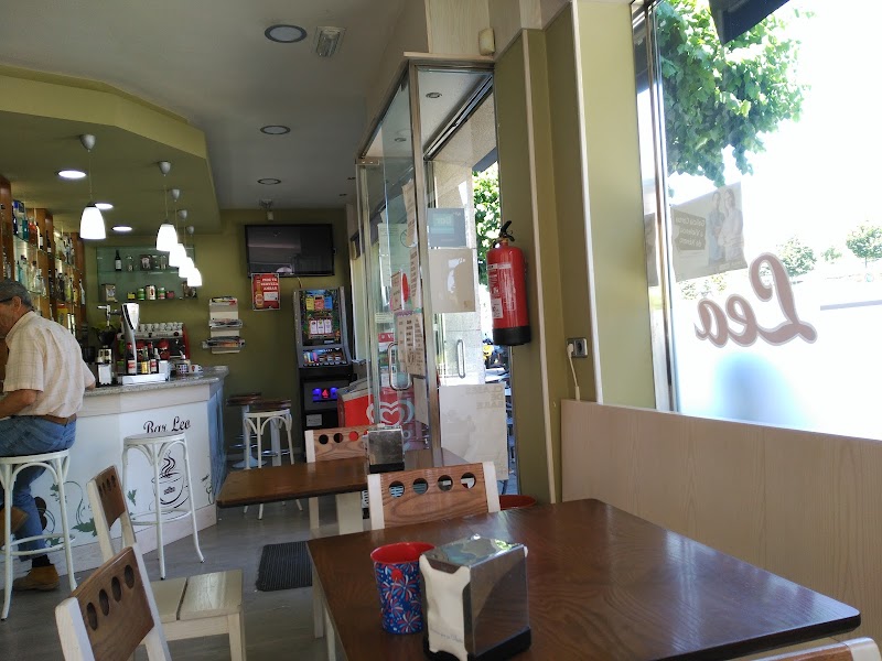 Cafe Bar Leo Estrella Galicia atmosphere