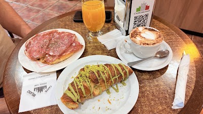 Café milano desde 1996 atmosphere
