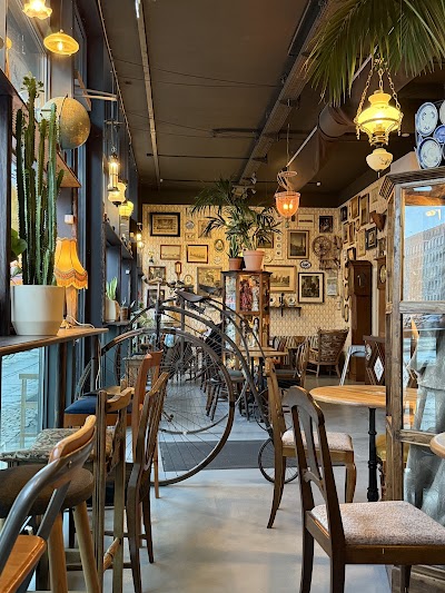 20 Grams - Specialty Coffee Shop atmosphere