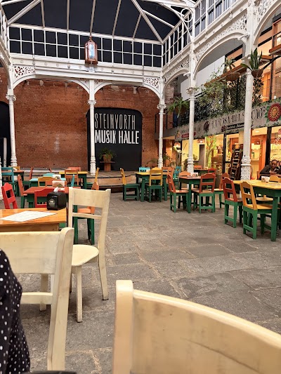 La Mancha coffee shop atmosphere