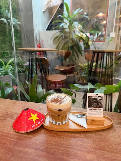Tonkin Garden Egg Coffee & Eatery [Cafe & Croissant] atmosphere