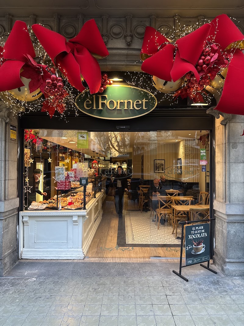 Interior of El Fornet - Cafetería en Diagonal 411 in Barcelona