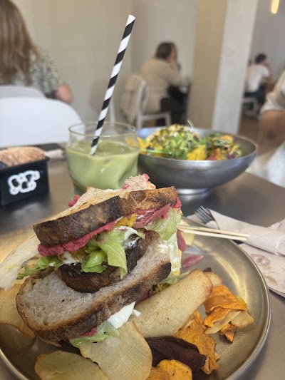 BRUTA ALL DAY PROTEIN BRUNCH atmosphere