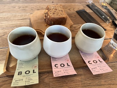 GLITCH COFFEE & ROASTERS atmosphere