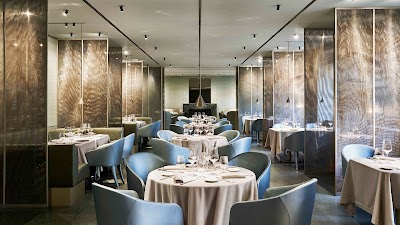 EMPORIO ARMANI RISTORANTE & CAFFÈ MILAN atmosphere