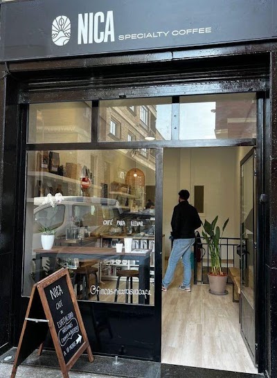 Interior of Nica Specialty Coffee in Madrid