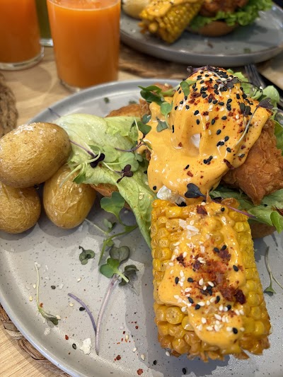 Real Coffee - Brunch en Chamberí Madrid atmosphere