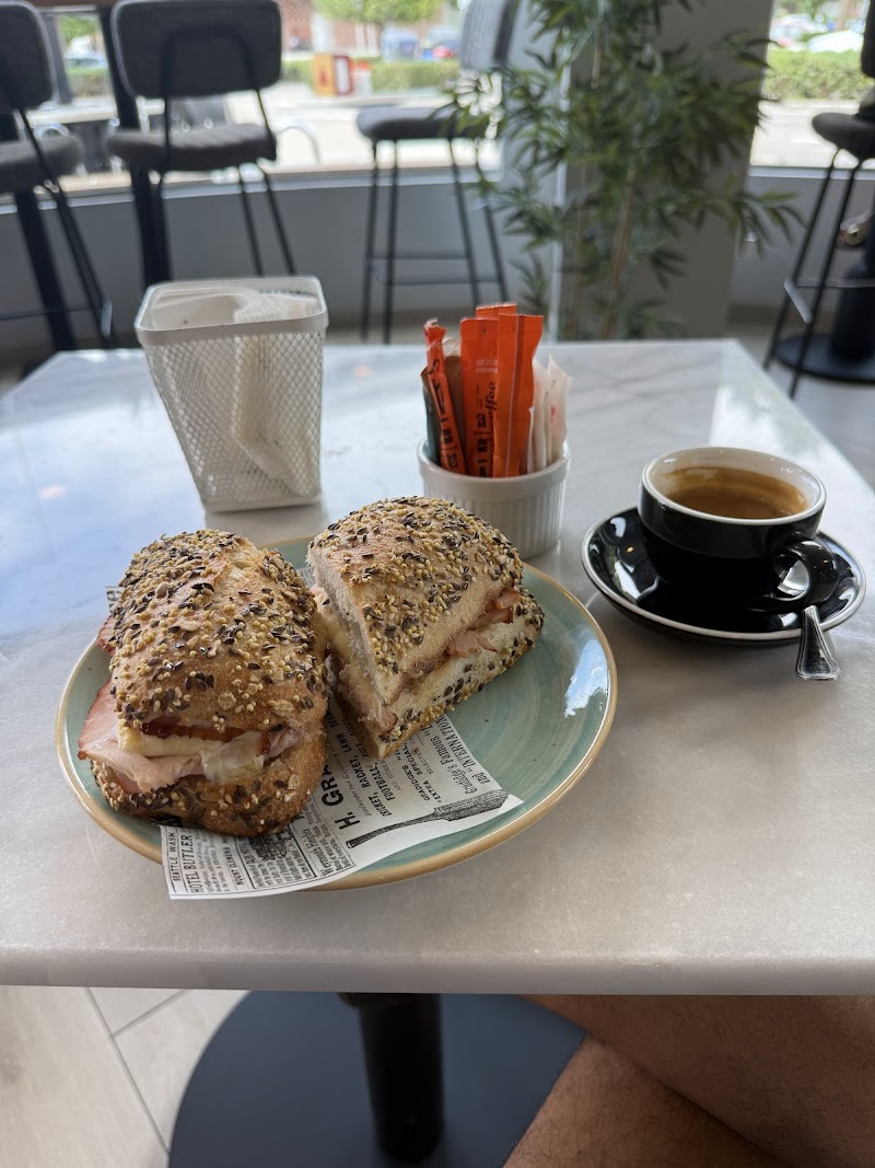 KEKI Coffee & Bakery atmosphere