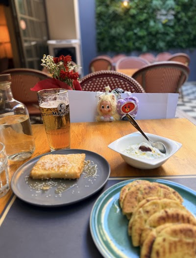 Plakaki Cafe atmosphere