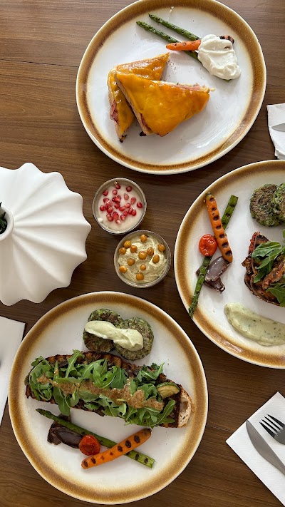 Rosi. Café & more | specialty coffee roasters | brunches & pastries coffee