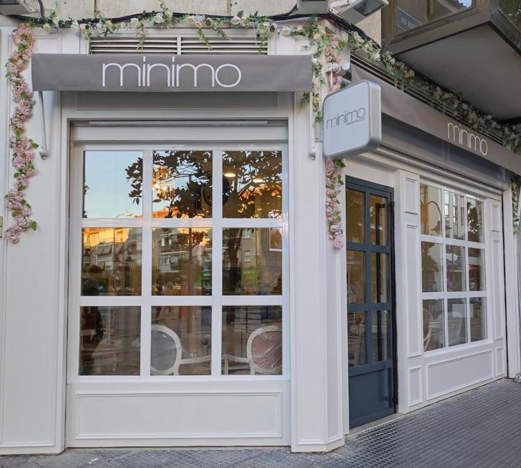 Interior of Minimo Café Boutique in Latina