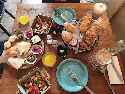 Konditush - The Breakfast Club atmosphere