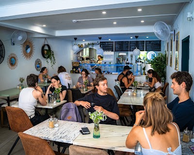 Lou's Cafe in Lisbon