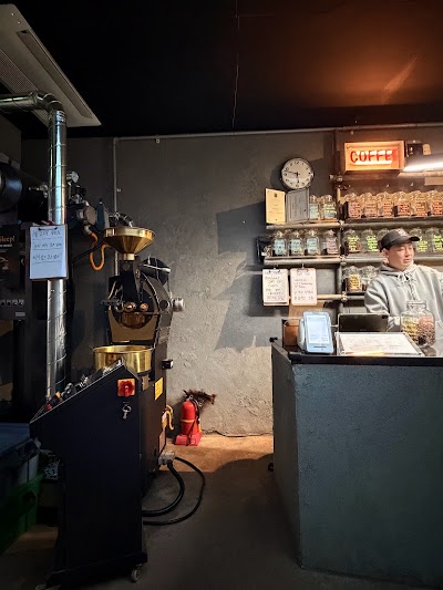 Coffee Roasters Bongneun Achim Co atmosphere