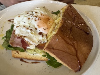 ORIGEN BRUNCH & PASTRY atmosphere