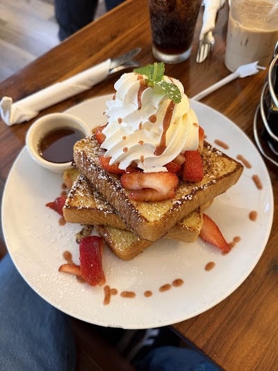 Honey Honey Cafe & Crepery atmosphere