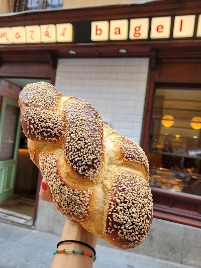 Mazál Bagels & Café – Ópera atmosphere