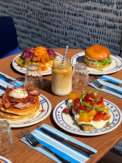 Kozy Pompidou | All-week Brunch | Coffee atmosphere