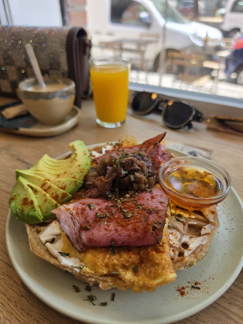 Maybean Cafe | Brunch | Lunch | Specialty Coffee atmosphere