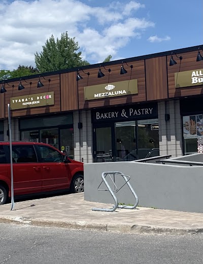 Mezzaluna Bakery & Pastry in ottawa