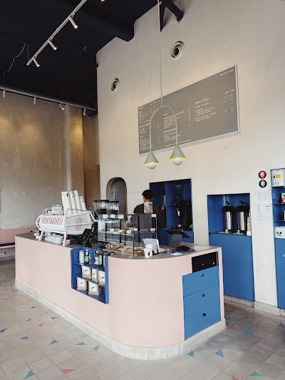 Vacation Coffee CBD atmosphere