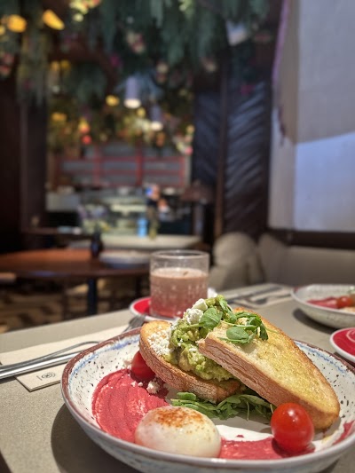 Superchulo Gran Vía | Brunch Madrid atmosphere