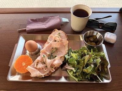 Under Wonder Cafe atmosphere
