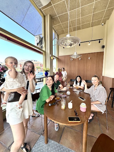 Under Wonder Cafe