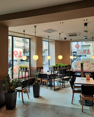 Pizza Hut Toruń Szeroka in Toruń, Poland