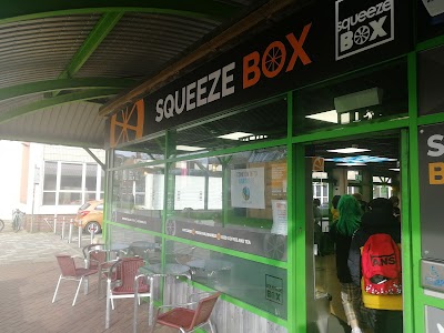 Squeeze Box atmosphere