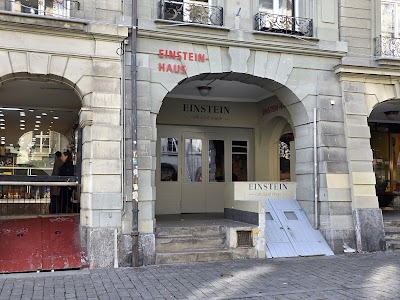 Einstein – café & bel étage atmosphere