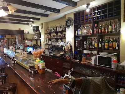 Cafetería J&M atmosphere