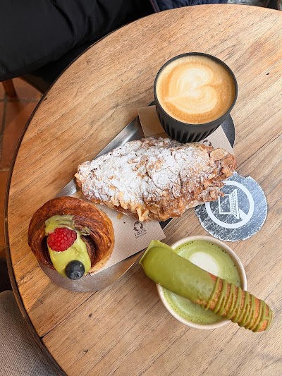 EN BRUTO I Café de Especialidad & Brunch atmosphere