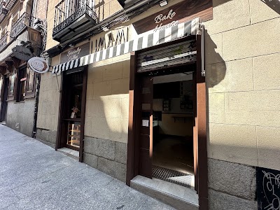 UMAMI BAKE AWAY in Madrid