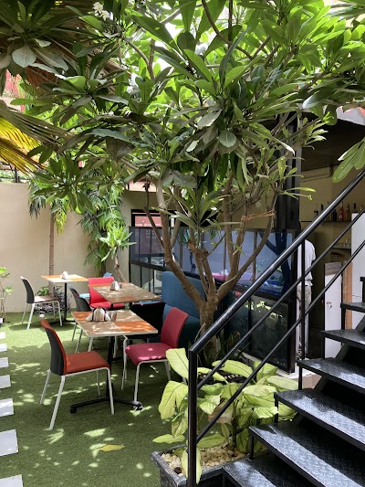 Mawa’s Restaurant @ Mamelles and Maristes in Dakar