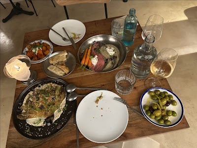 Maldita Barra / Cafeteria • Restaurant • Wine Bar atmosphere