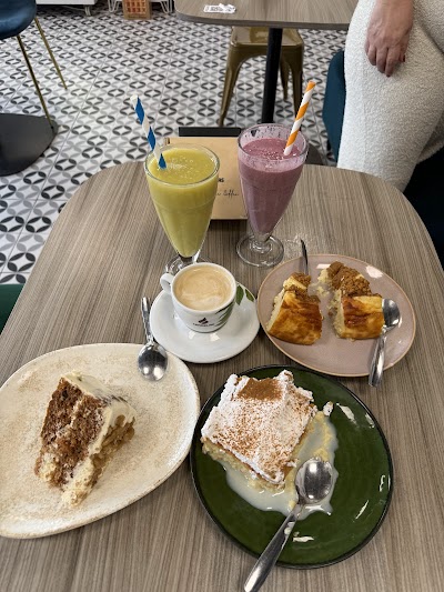Hi Brod Coffee atmosphere