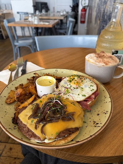 SAYLY BRUNCH & COFFEE atmosphere