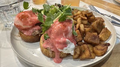Cafe 85 atmosphere