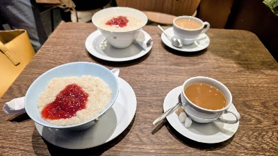 Max's Cafe atmosphere