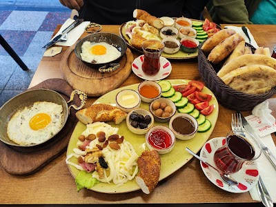 Poiká Breakfast & Cafe atmosphere
