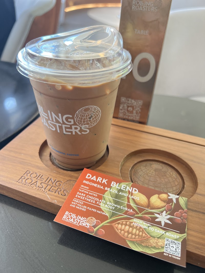 Rolling Roasters - Design Village Ratchada atmosphere